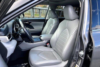 2022 Toyota Highlander Hybrid XLE