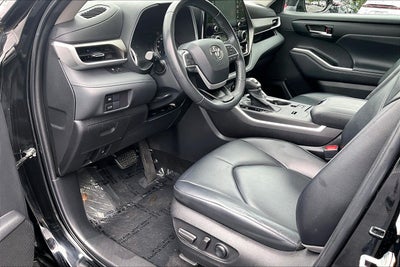 2022 Toyota Highlander Hybrid XLE