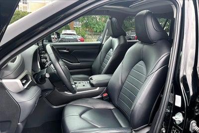 2022 Toyota Highlander Hybrid XLE