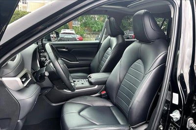 2022 Toyota Highlander Hybrid XLE