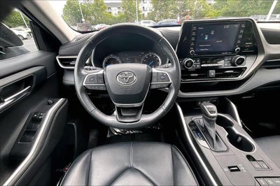 2022 Toyota Highlander Hybrid XLE