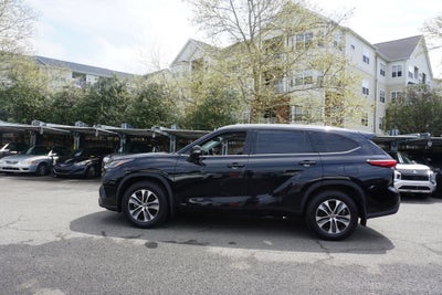 2022 Toyota Highlander Hybrid XLE