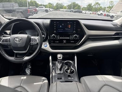 2022 Toyota Highlander Hybrid XLE