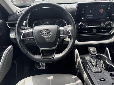 2022 Toyota Highlander Hybrid XLE