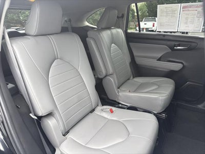 2022 Toyota Highlander Hybrid XLE