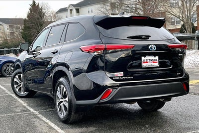 2022 Toyota Highlander Hybrid XLE