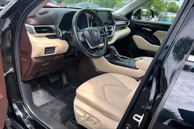 2022 Toyota Highlander Hybrid XLE