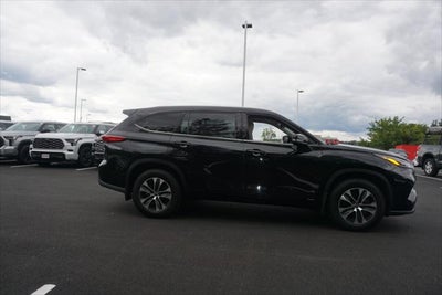 2022 Toyota Highlander Hybrid XLE