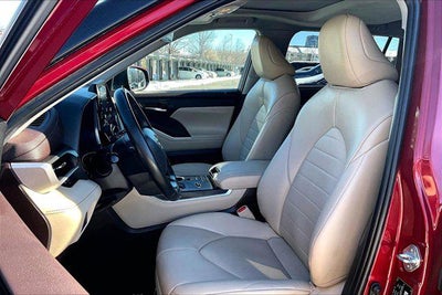 2022 Toyota Highlander Hybrid XLE