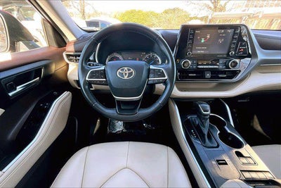 2022 Toyota Highlander Hybrid XLE