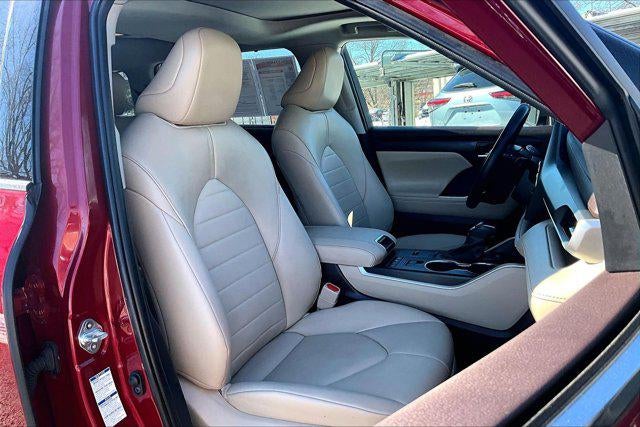 2022 Toyota Highlander Hybrid XLE