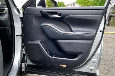 2022 Toyota Highlander Hybrid XLE