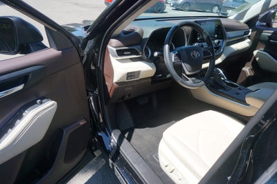 2022 Toyota Highlander Hybrid XLE
