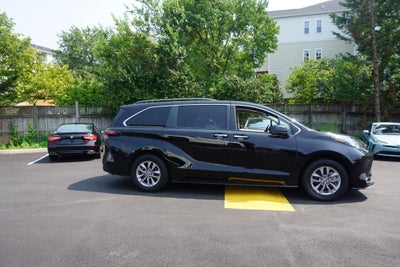 2022 Toyota Sienna XLE