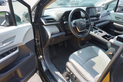 2022 Toyota Sienna XLE