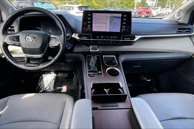 2022 Toyota Sienna XLE