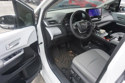 2025 Toyota Sienna XLE