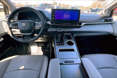 2025 Toyota Sienna XLE