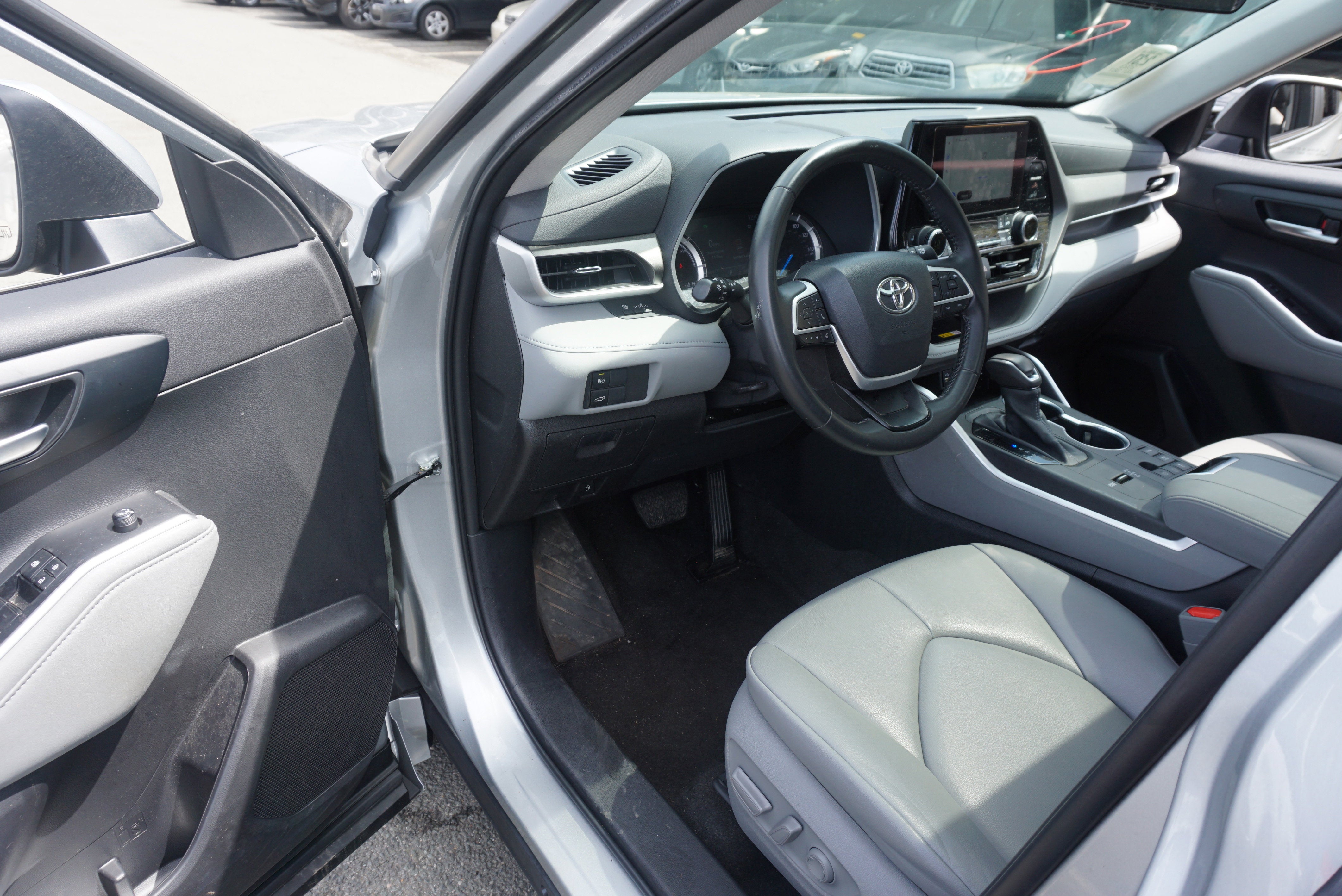 2023 Toyota Highlander Hybrid XLE