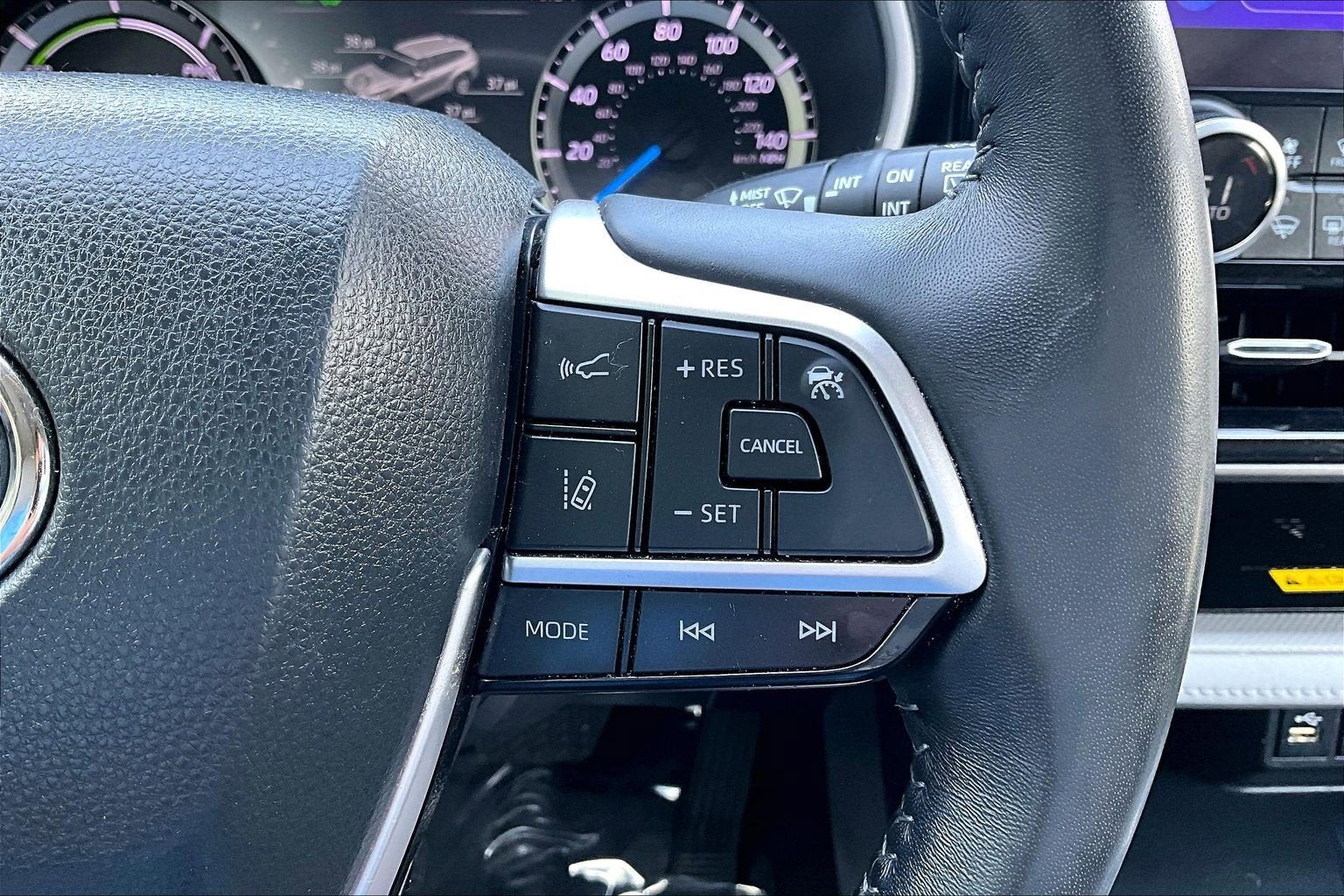 2023 Toyota Highlander Hybrid XLE