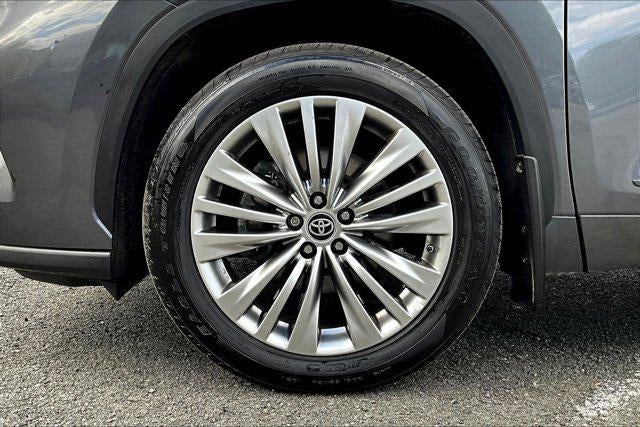 2023 Toyota Highlander Platinum