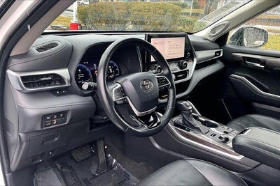 2023 Toyota Highlander Platinum