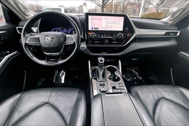 2023 Toyota Highlander Platinum