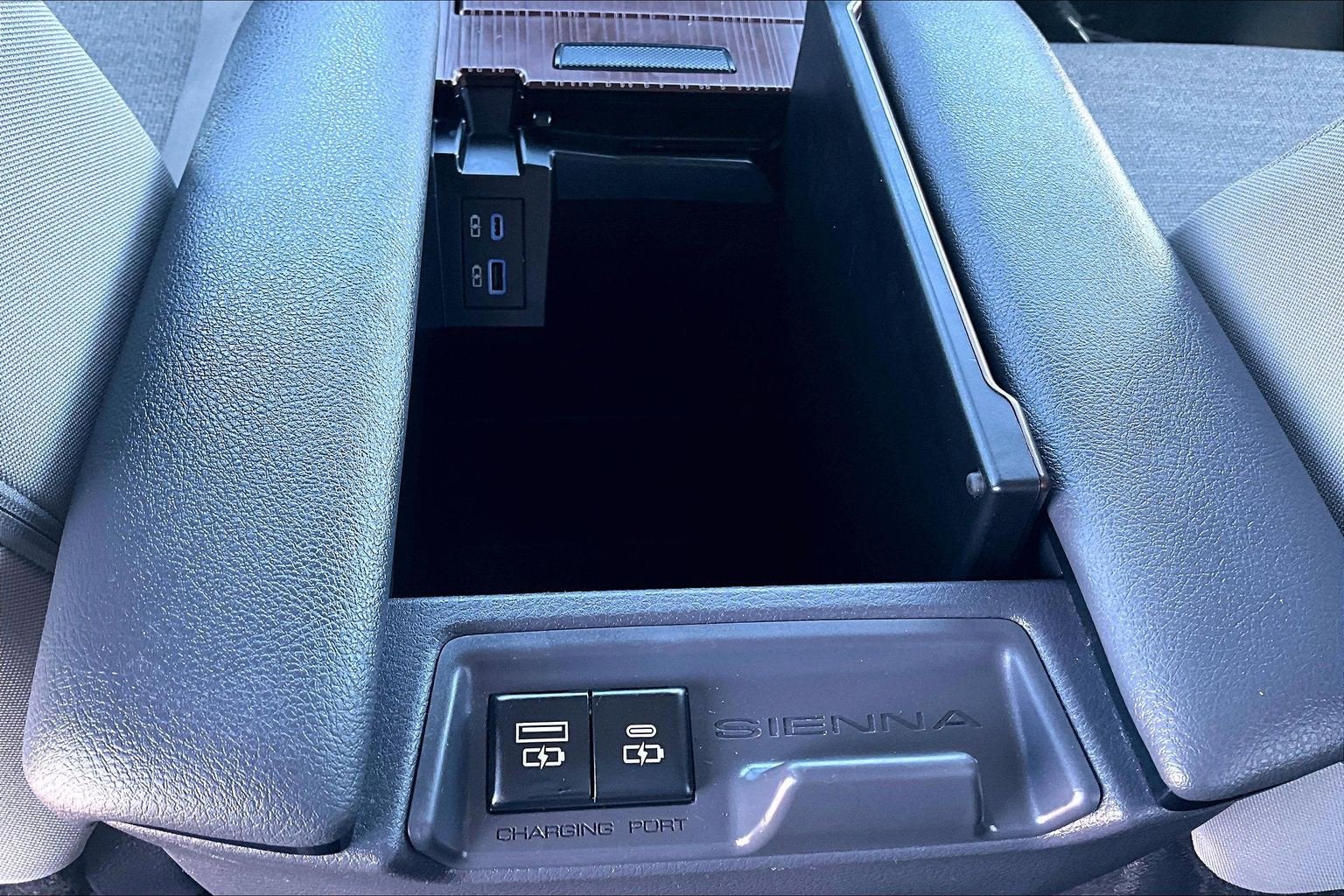 2024 Toyota Sienna LE