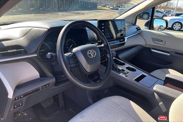 2024 Toyota Sienna LE