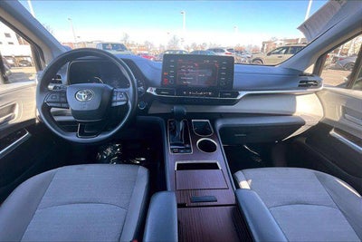 2024 Toyota Sienna LE