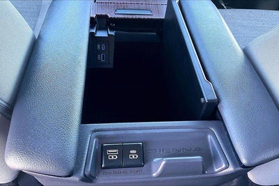 2024 Toyota Sienna LE