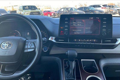 2024 Toyota Sienna LE