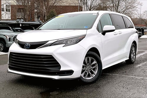 2024 Toyota Sienna LE