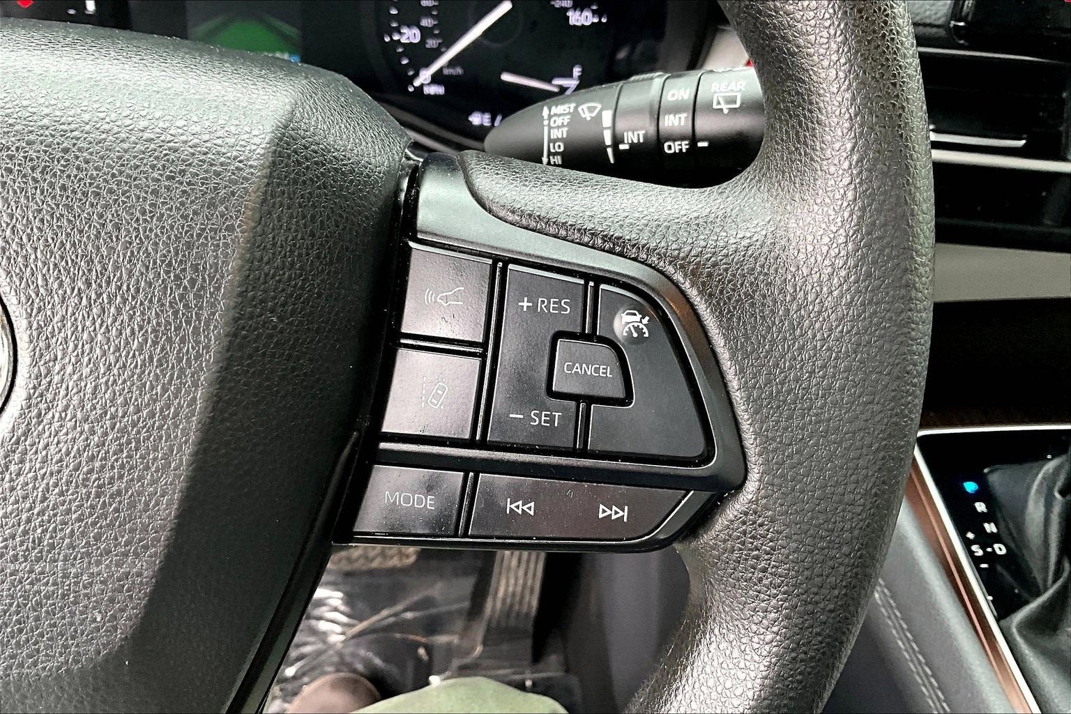 2024 Toyota Sienna LE