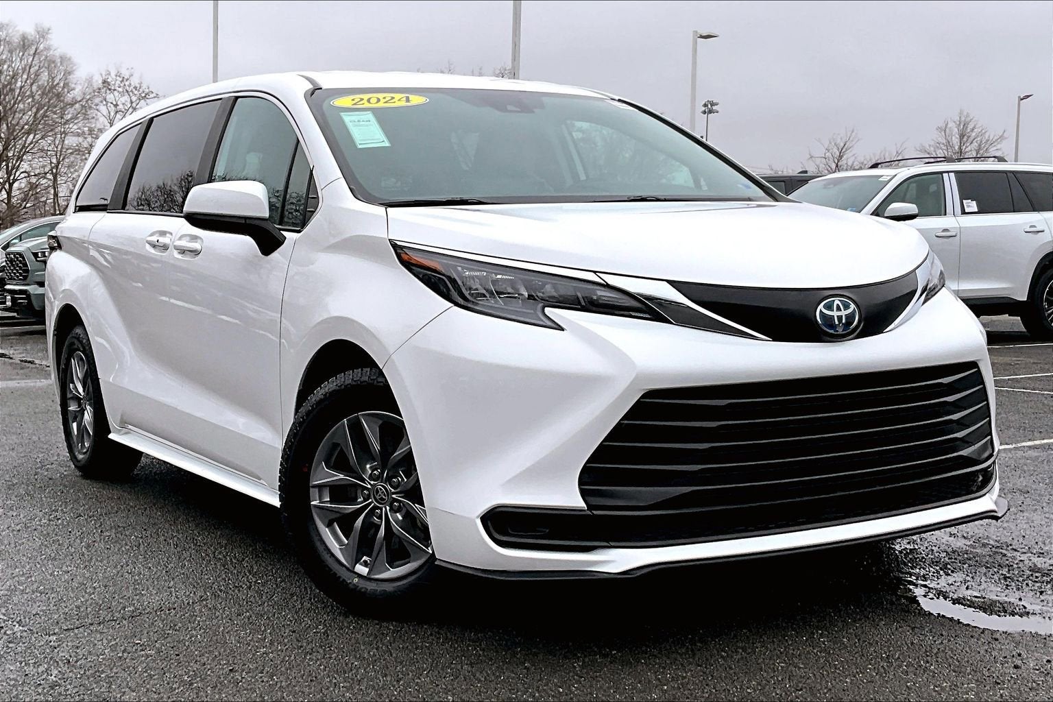 2024 Toyota Sienna LE