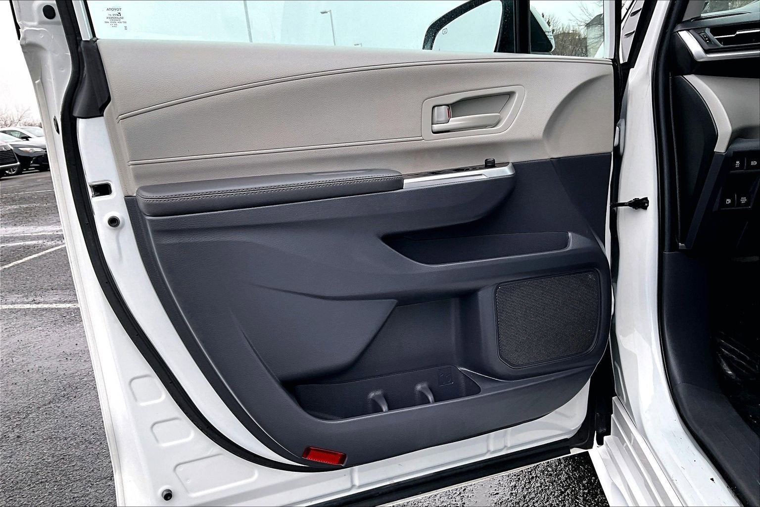 2024 Toyota Sienna LE