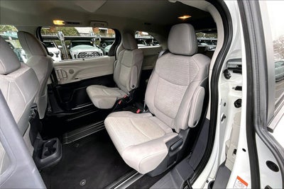 2024 Toyota Sienna LE