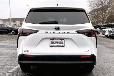 2024 Toyota Sienna LE