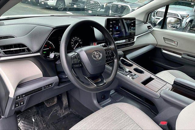 2024 Toyota Sienna LE