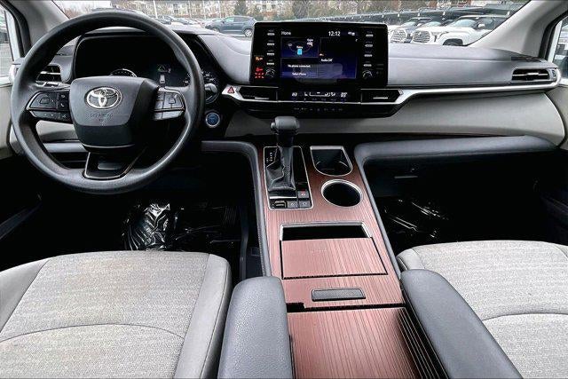 2024 Toyota Sienna LE