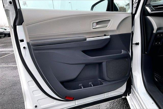 2024 Toyota Sienna LE