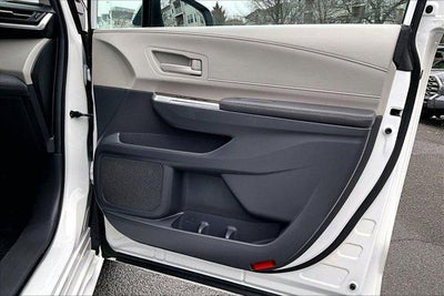 2024 Toyota Sienna LE