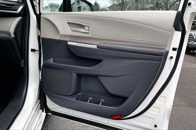 2024 Toyota Sienna LE