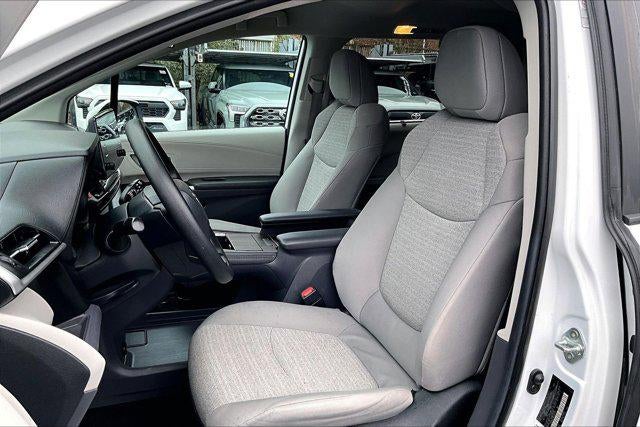 2024 Toyota Sienna LE