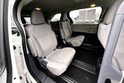 2024 Toyota Sienna LE