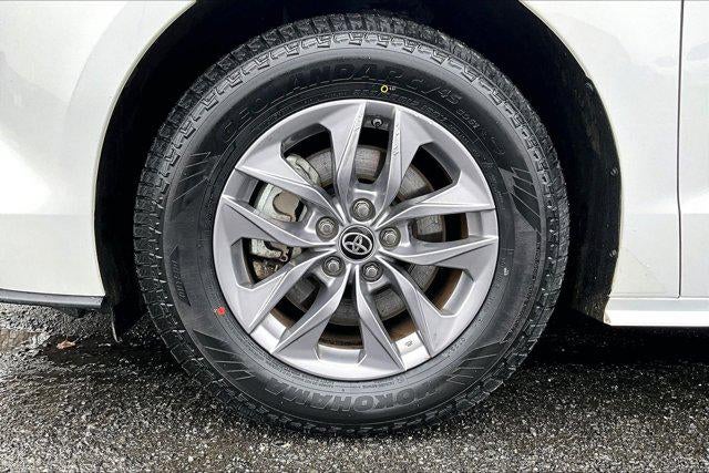 2024 Toyota Sienna LE