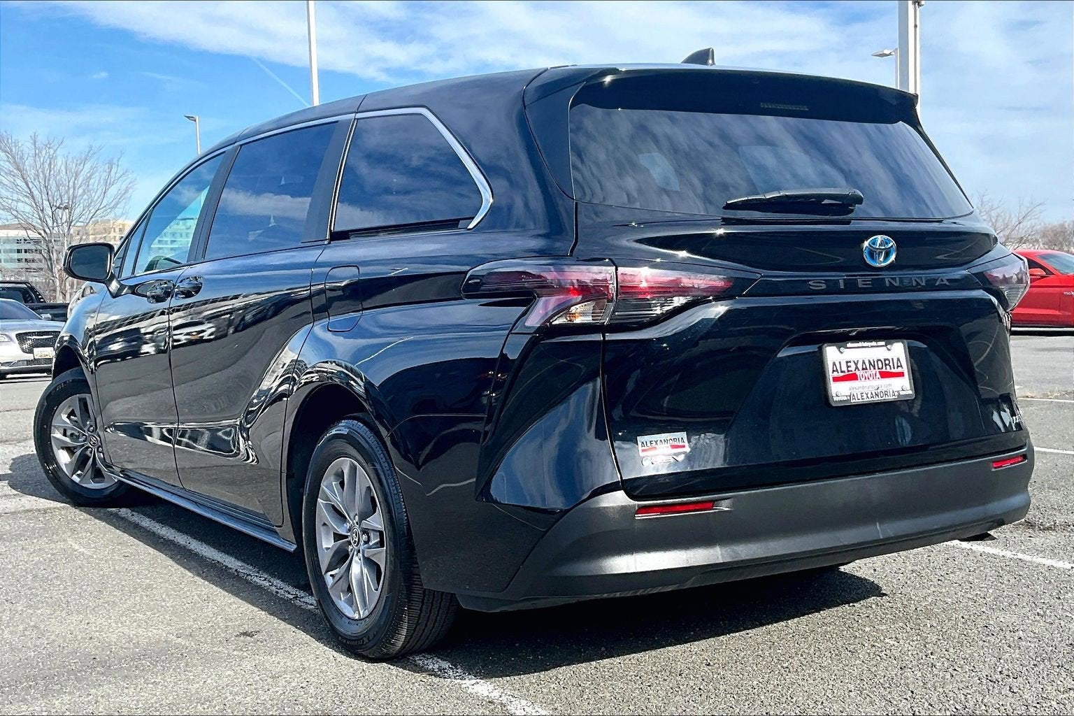 2025 Toyota Sienna LE