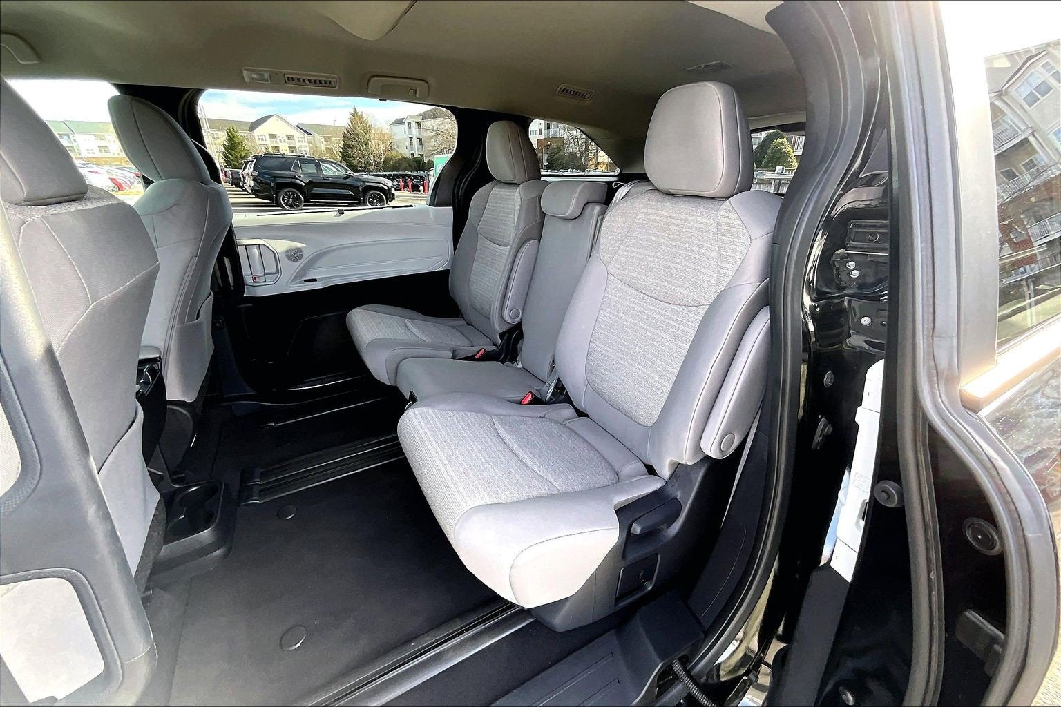 2025 Toyota Sienna LE