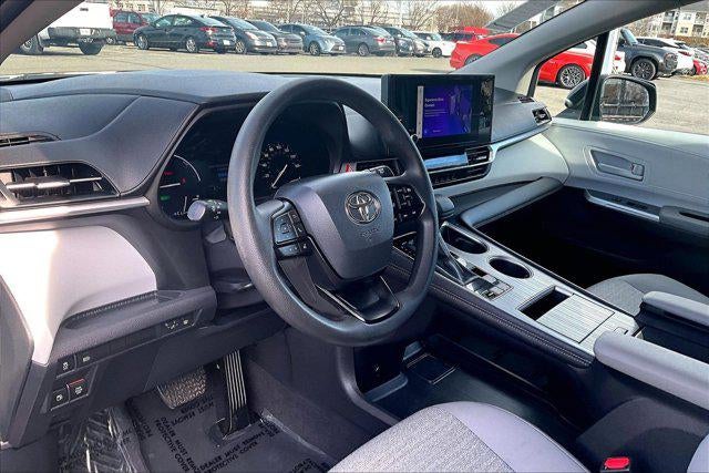 2025 Toyota Sienna LE