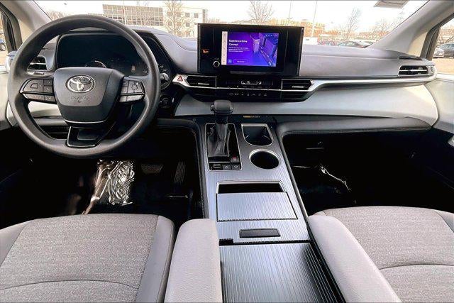 2025 Toyota Sienna LE